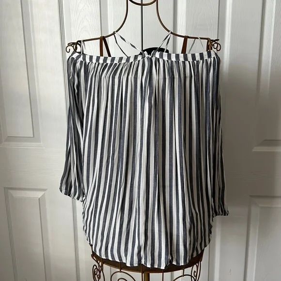 VICI Vertical Striped Off Shoulder 3/4 Sleeve Women's Top Size Small NWT‎ - Picture 2 of 7